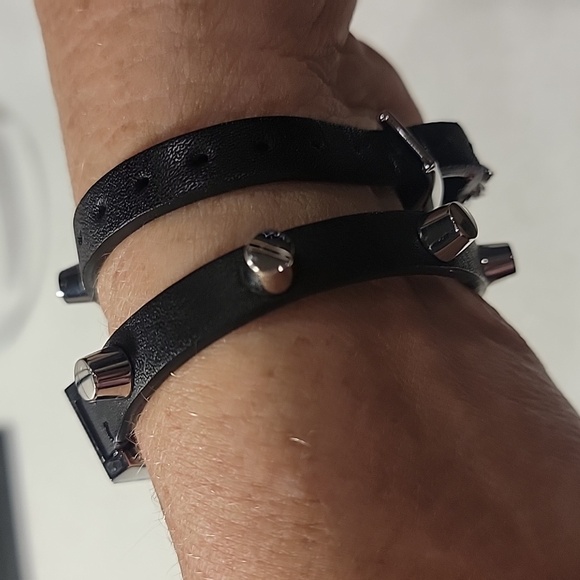 Authentic Gucci bee double wrap studded watch - Picture 12 of 16